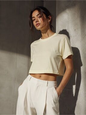 J.O & Co Butter Yellow Cropped Tee Short Sleeve Minimalist Top NWT Size M